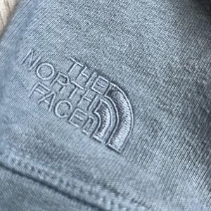 The North Face Womens Pullover Hoodie Gray Small  1/2 Zipper Backside Curved Hem